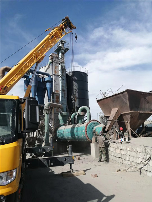 轮台县设备搬运等各类工程项目中，吊车起着关键作用
