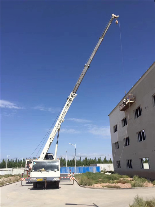 轮台县“轻装强干”—— 吊车的 “轻量化臂架” 技术