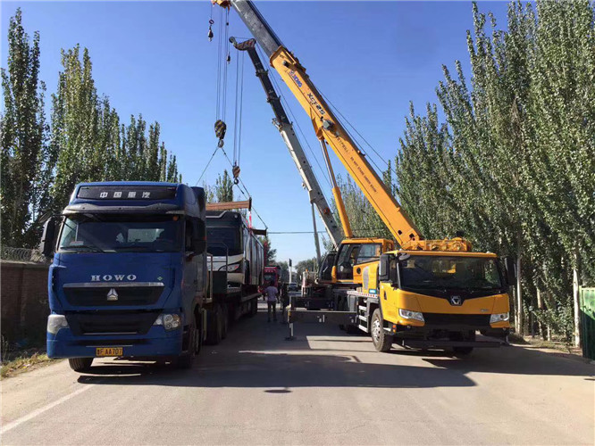 轮台县“省油又稳当”—— 吊车的 “智能节能” 技术